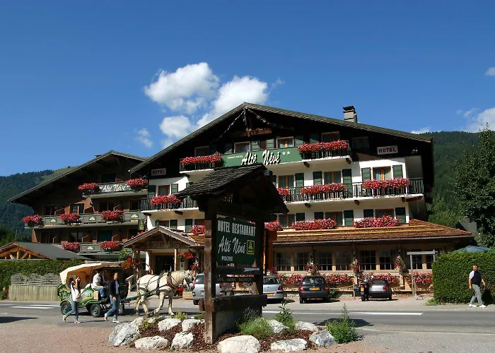 Névé Hotel 3*